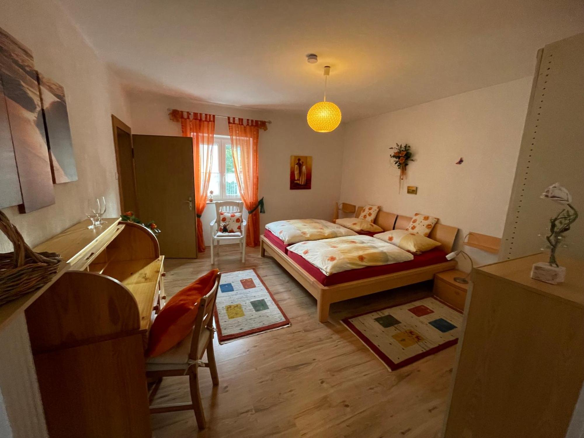 Schoene Ferienwohnung In Bahnhofsnaehe Fuer Urlaub, Studium Oder Arbeit Deggendorf Ngoại thất bức ảnh
