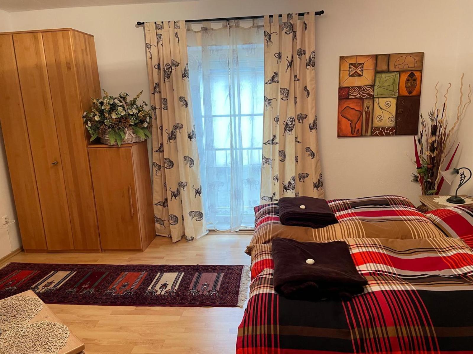 Schoene Ferienwohnung In Bahnhofsnaehe Fuer Urlaub, Studium Oder Arbeit Deggendorf Ngoại thất bức ảnh