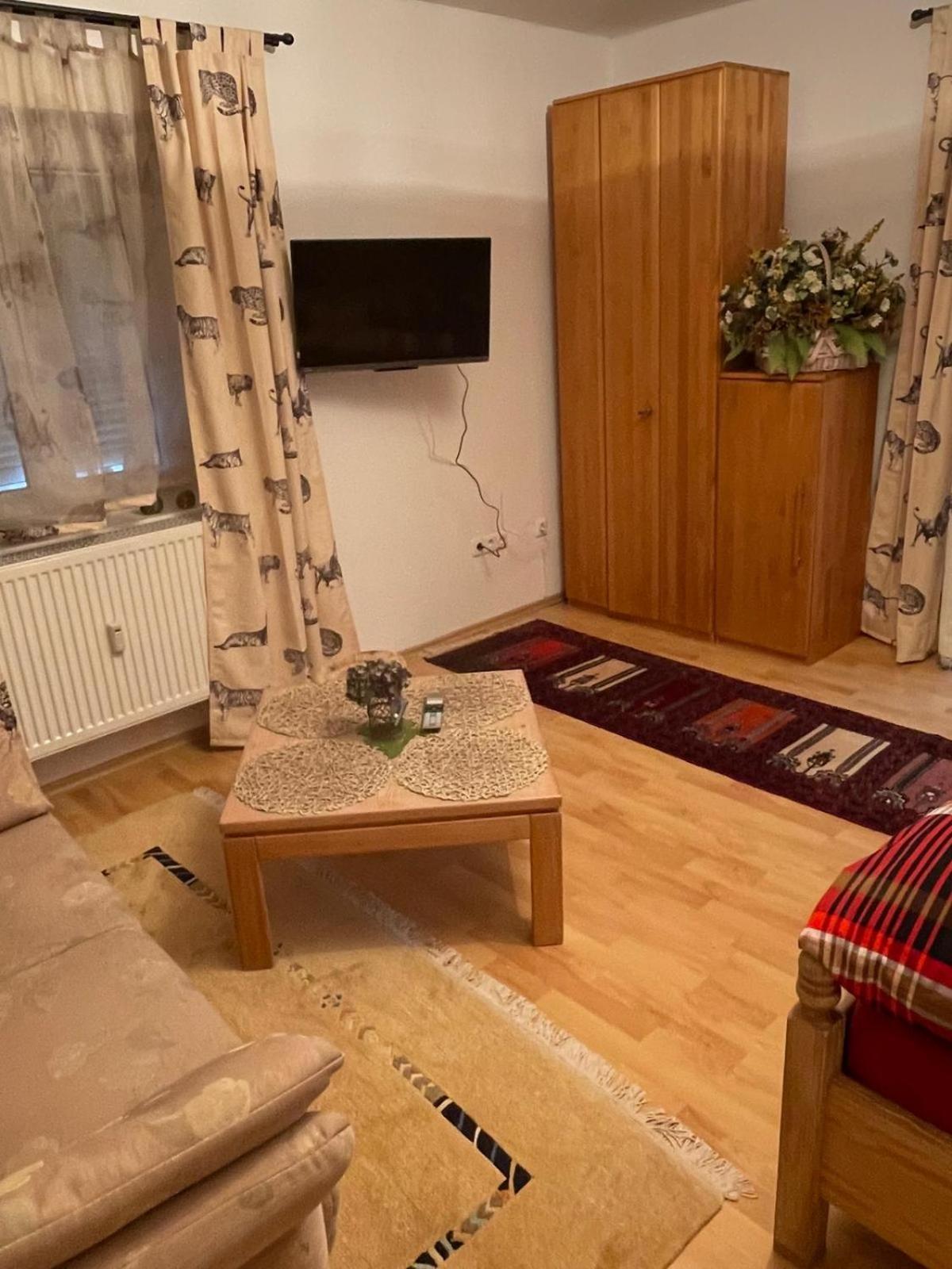 Schoene Ferienwohnung In Bahnhofsnaehe Fuer Urlaub, Studium Oder Arbeit Deggendorf Ngoại thất bức ảnh