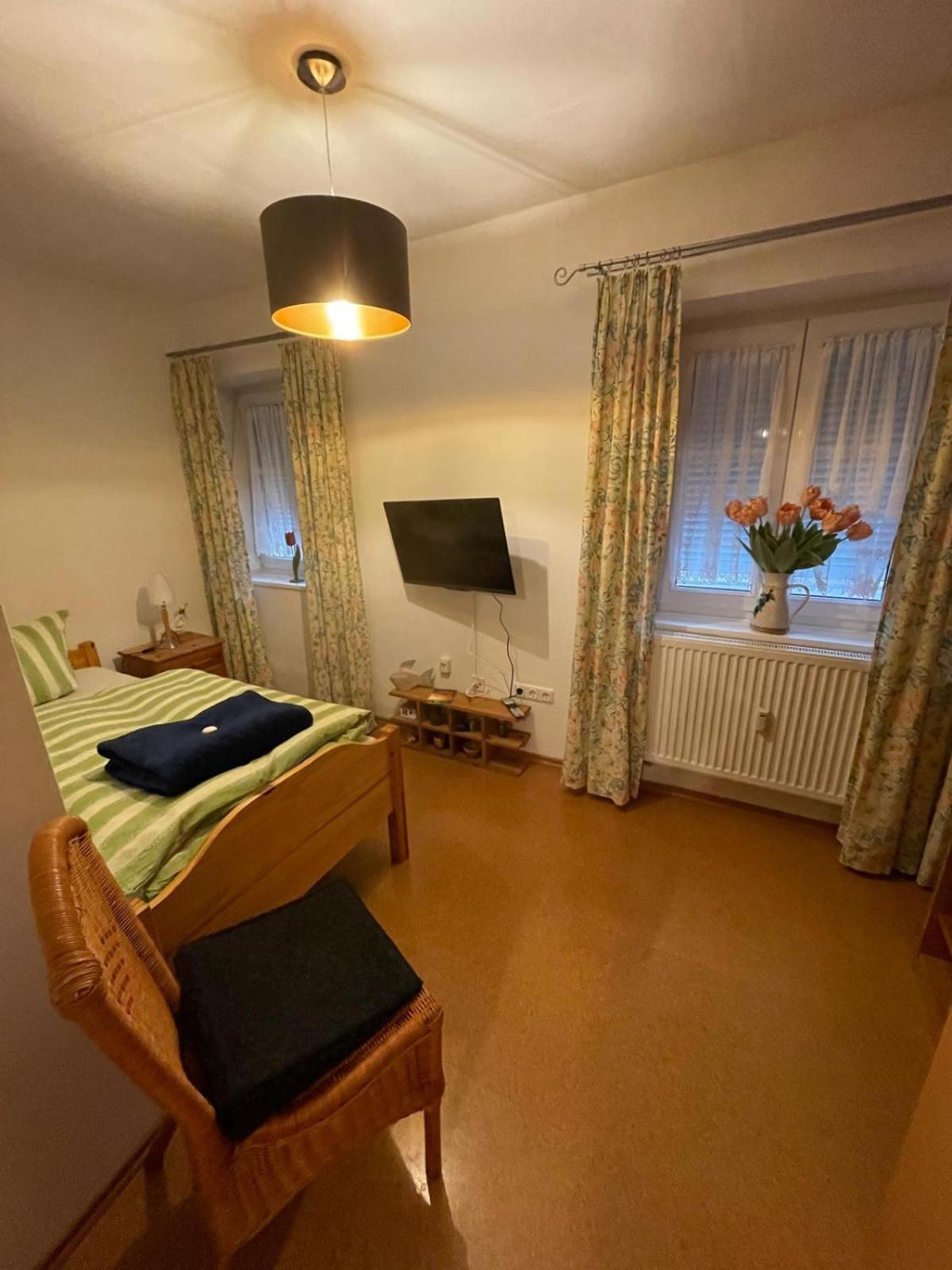 Schoene Ferienwohnung In Bahnhofsnaehe Fuer Urlaub, Studium Oder Arbeit Deggendorf Ngoại thất bức ảnh