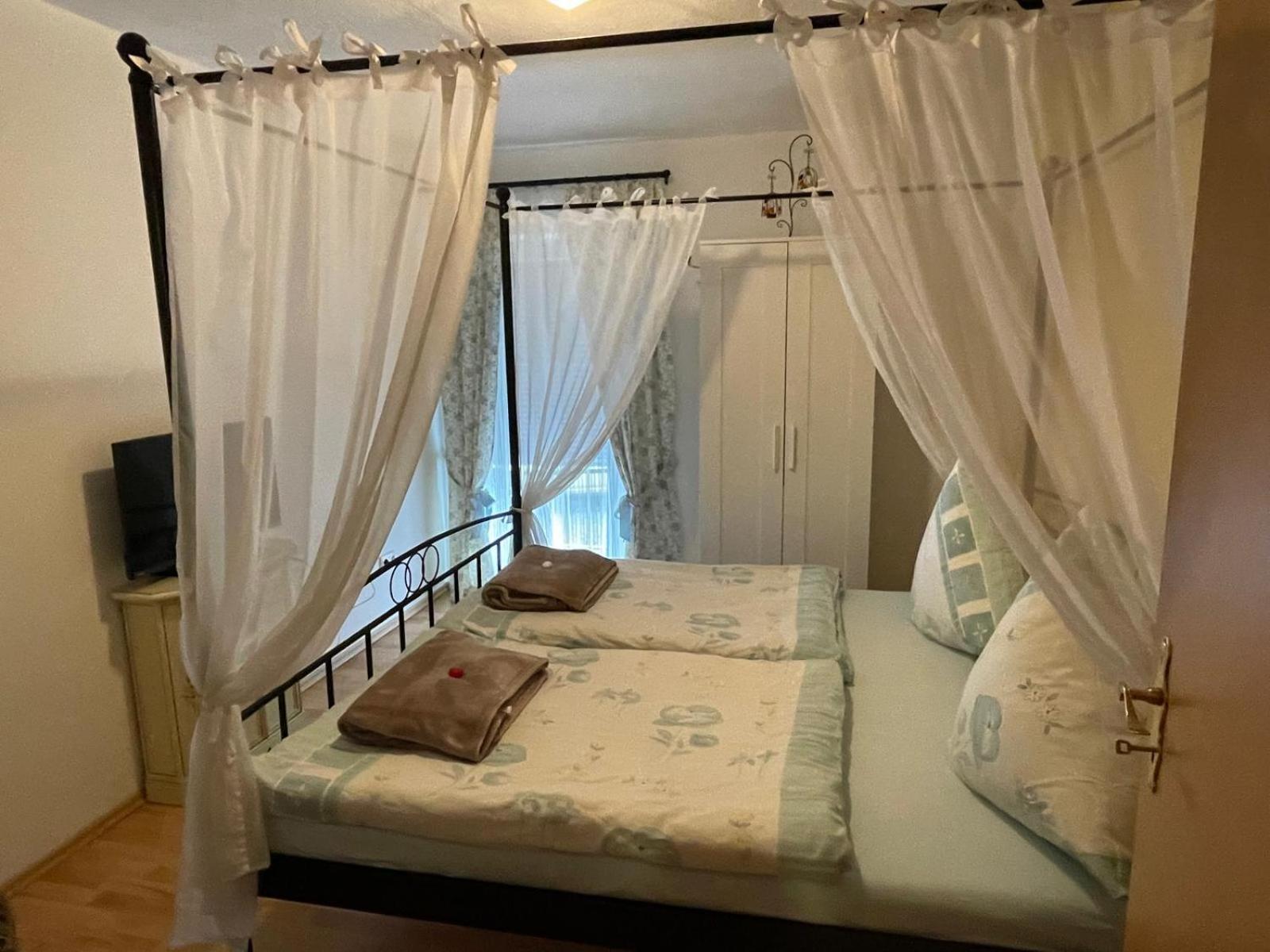 Schoene Ferienwohnung In Bahnhofsnaehe Fuer Urlaub, Studium Oder Arbeit Deggendorf Ngoại thất bức ảnh
